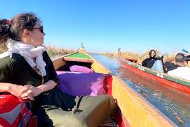 femme seule en vacances